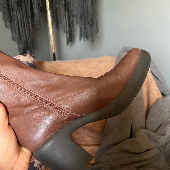 Vince Mandy Leather Ankle Boot -Size 7.5 - Picture 5 of 8